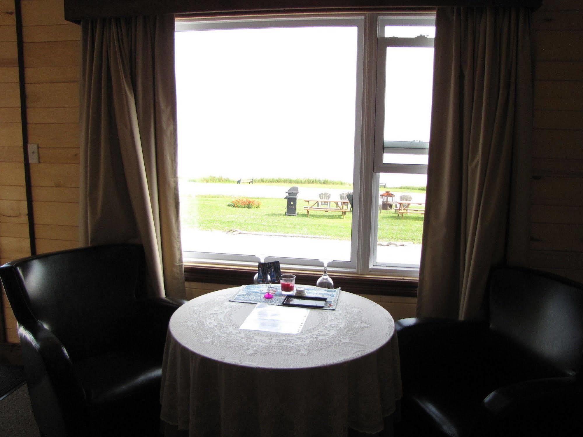 Motel Du Haut Phare Cap-des-Rosiers Екстериор снимка